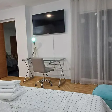 Guest house Atico 2 Y 2 *